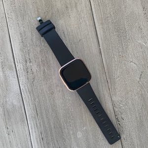Fitbit Versa 2 With Charger! Used/Like New in Great Condition!!